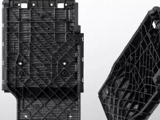 預(yù)浸帶應(yīng)用于越野車后座 預(yù)浸帶應(yīng)用于越野車后座